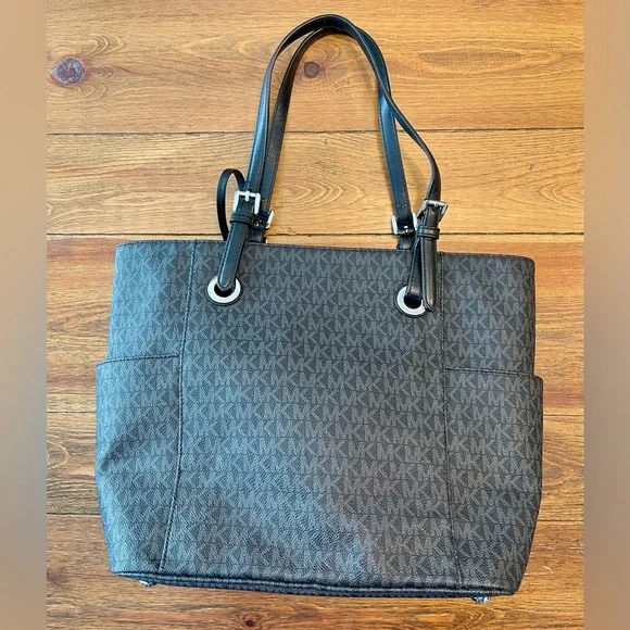 Michael Kors | Women's Jet Set | Signature Tote |
Black & Grey - Picture 8 of 12